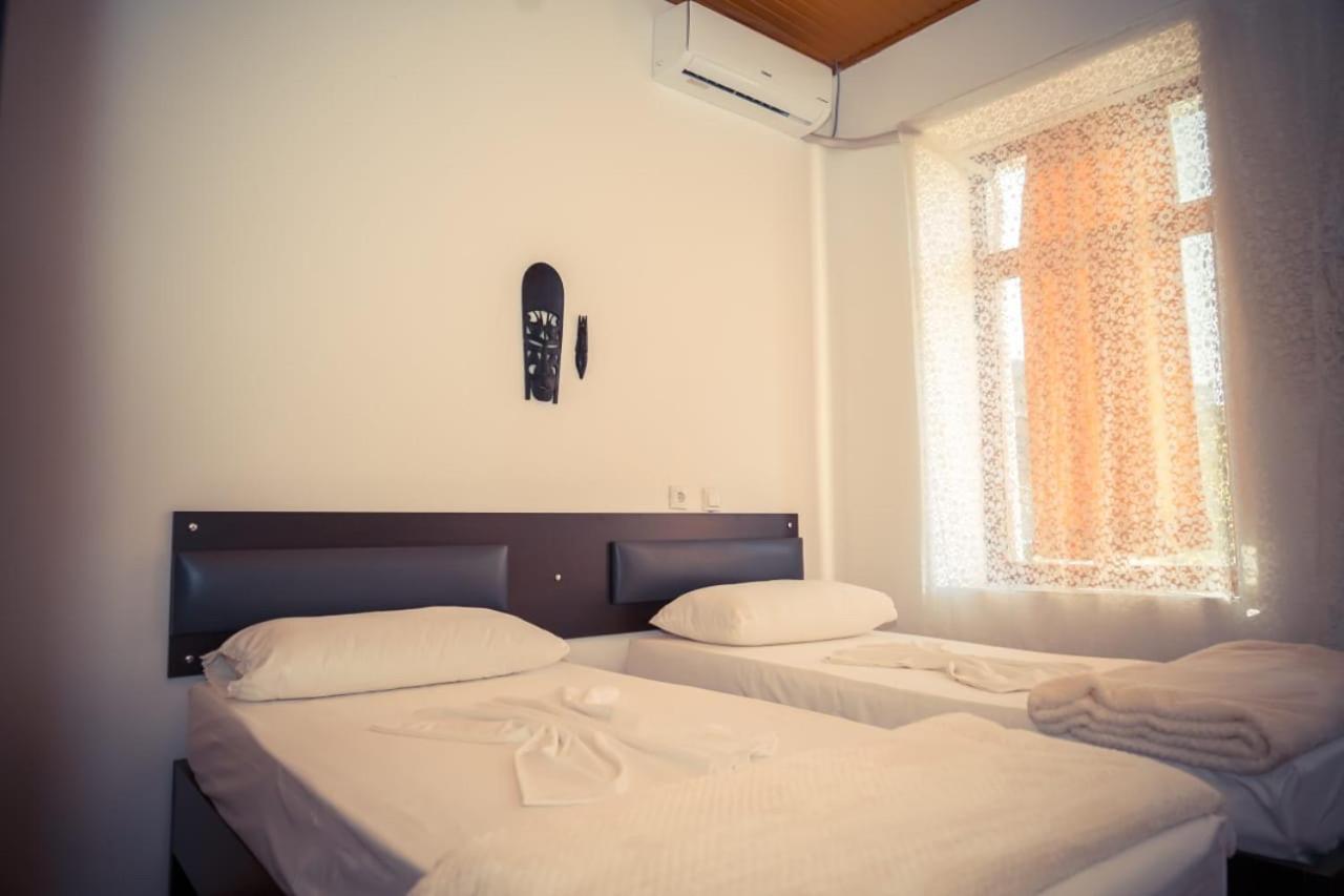 Flora'S Guesthouse 'The Fir Gate' Gjirokastra Kültér fotó