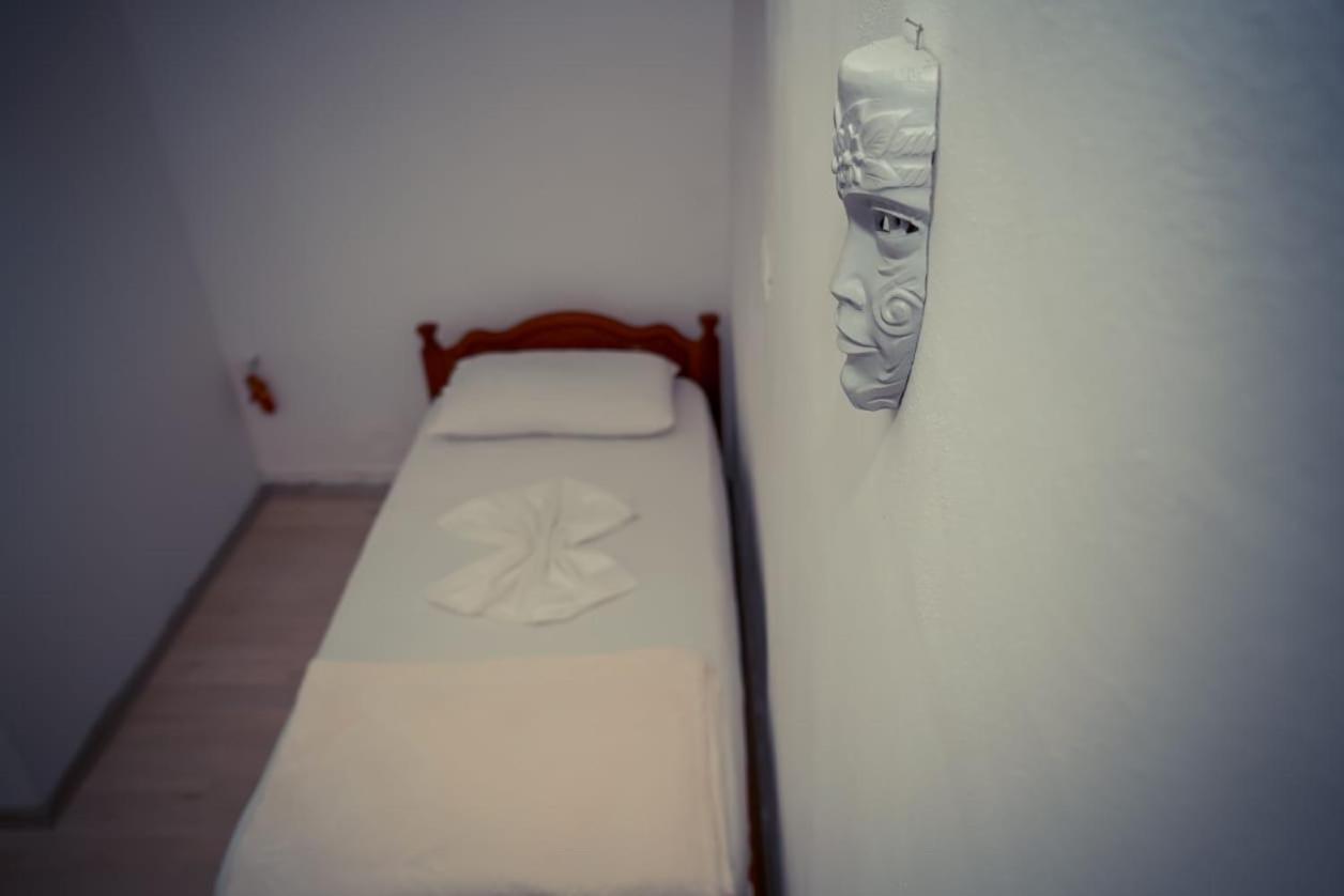 Flora'S Guesthouse 'The Fir Gate' Gjirokastra Kültér fotó