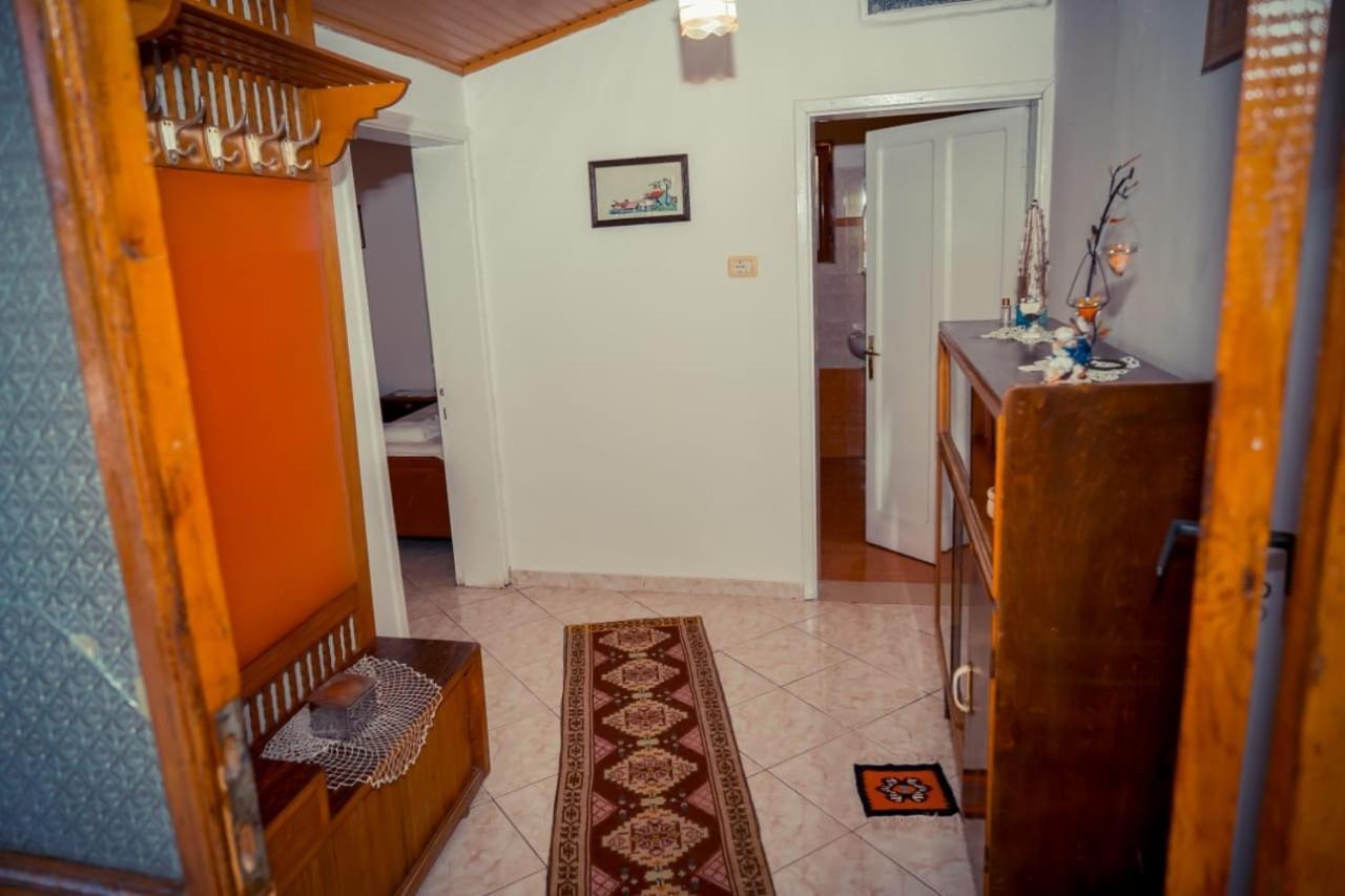 Flora'S Guesthouse 'The Fir Gate' Gjirokastra Kültér fotó