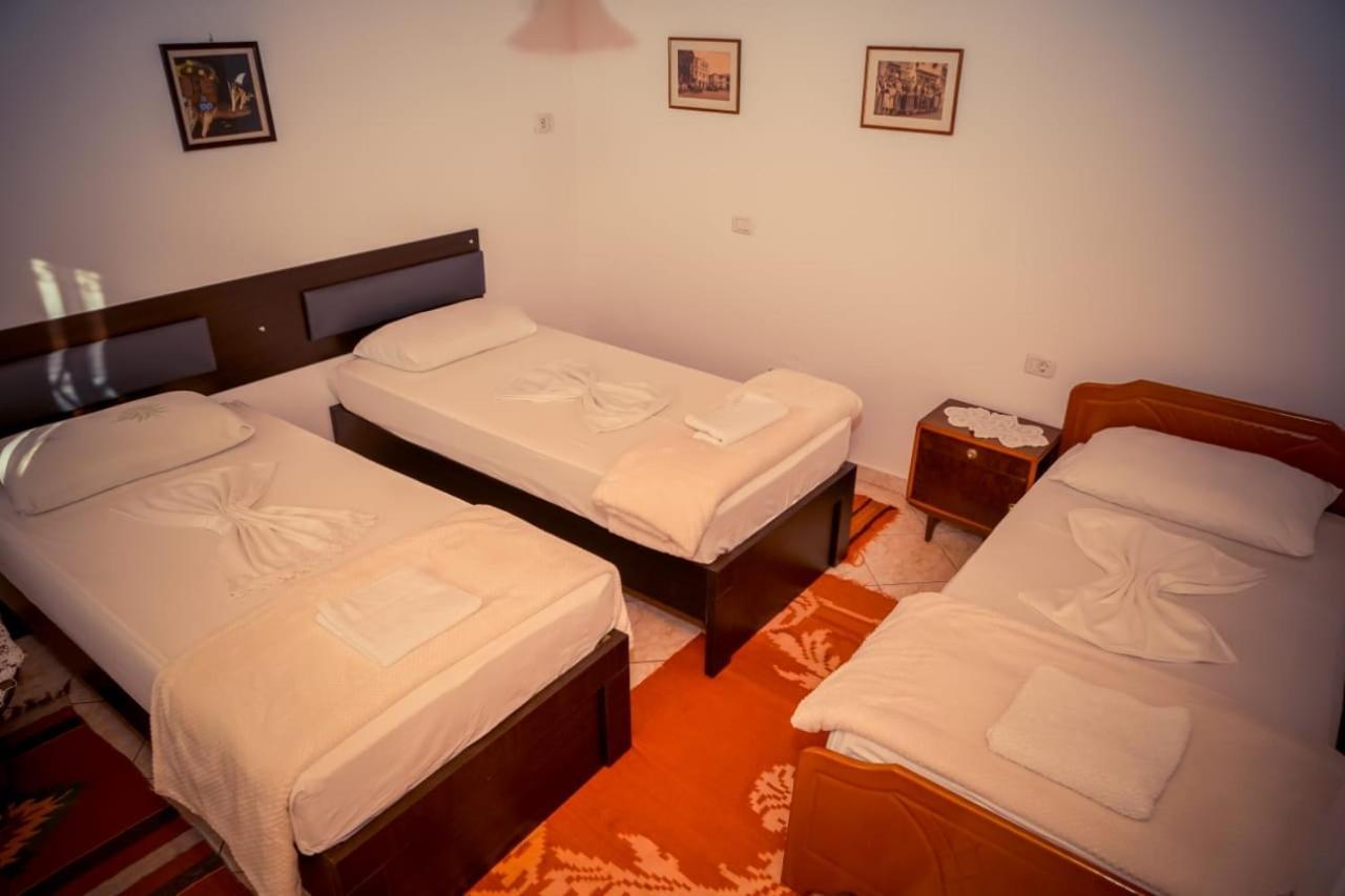 Flora'S Guesthouse 'The Fir Gate' Gjirokastra Kültér fotó