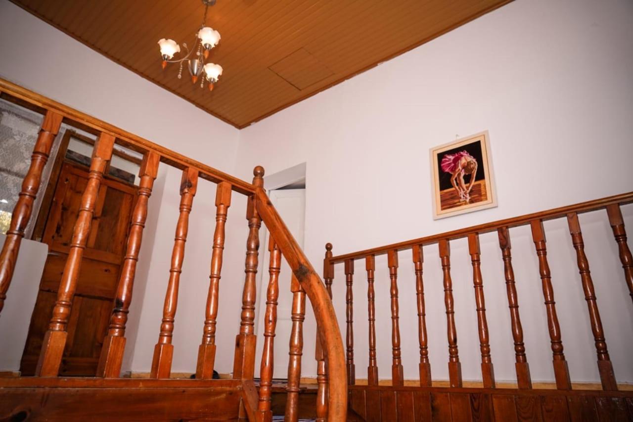 Flora'S Guesthouse 'The Fir Gate' Gjirokastra Kültér fotó