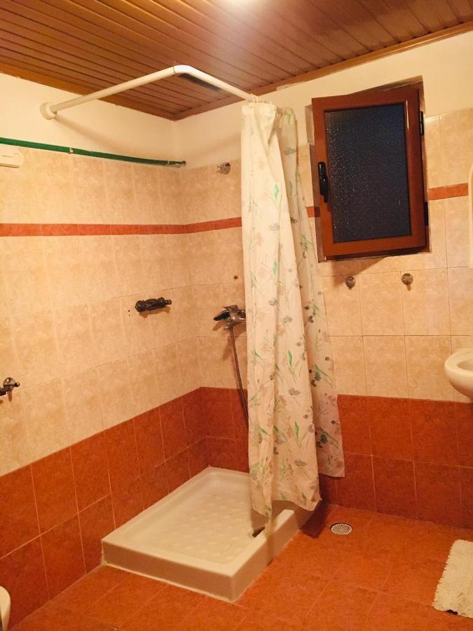 Flora'S Guesthouse 'The Fir Gate' Gjirokastra Kültér fotó