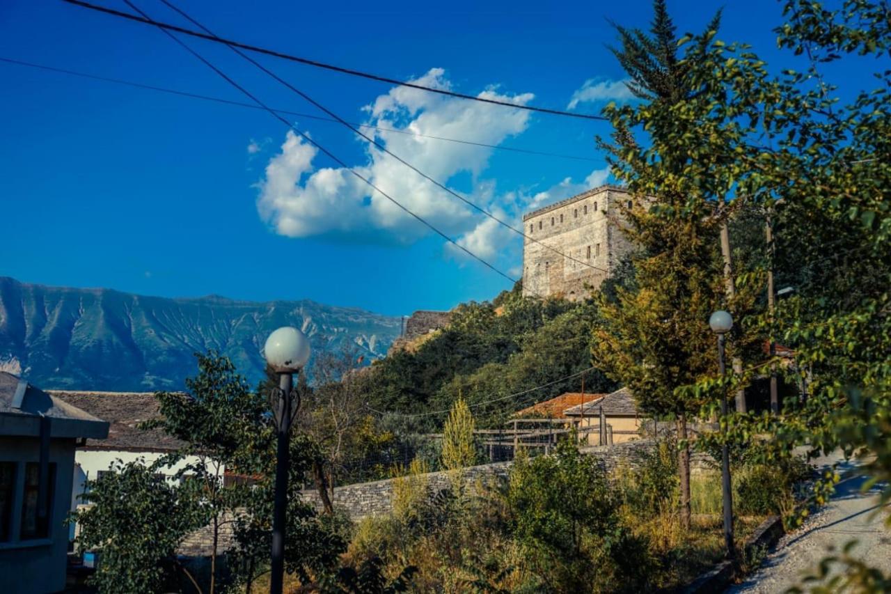 Flora'S Guesthouse 'The Fir Gate' Gjirokastra Kültér fotó