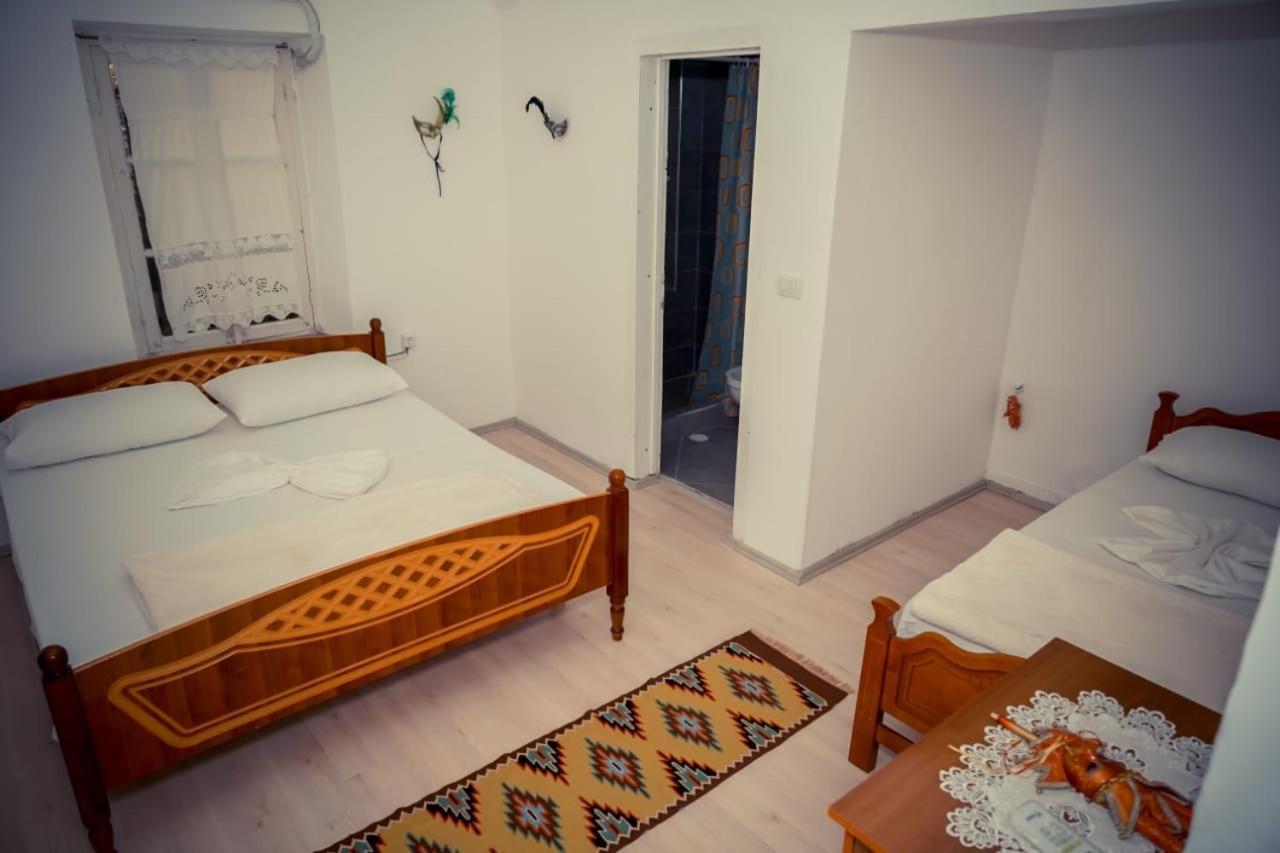 Flora'S Guesthouse 'The Fir Gate' Gjirokastra Kültér fotó