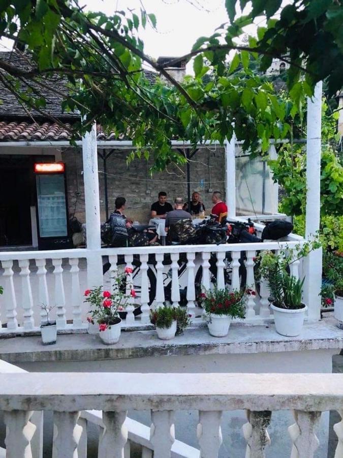 Flora'S Guesthouse 'The Fir Gate' Gjirokastra Kültér fotó