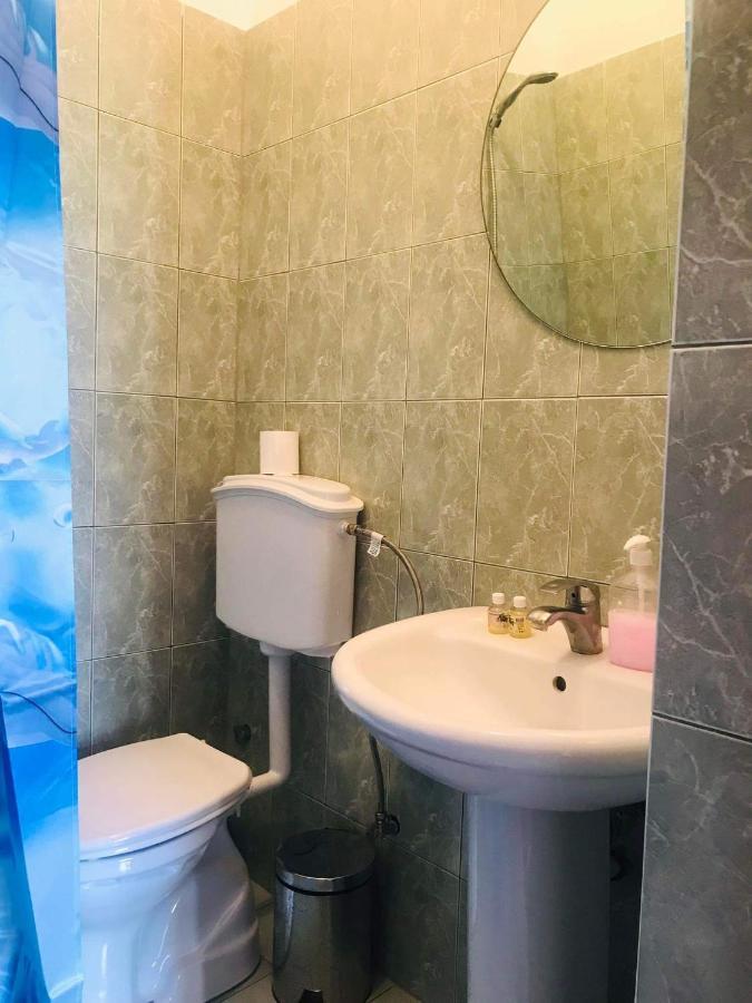Flora'S Guesthouse 'The Fir Gate' Gjirokastra Kültér fotó