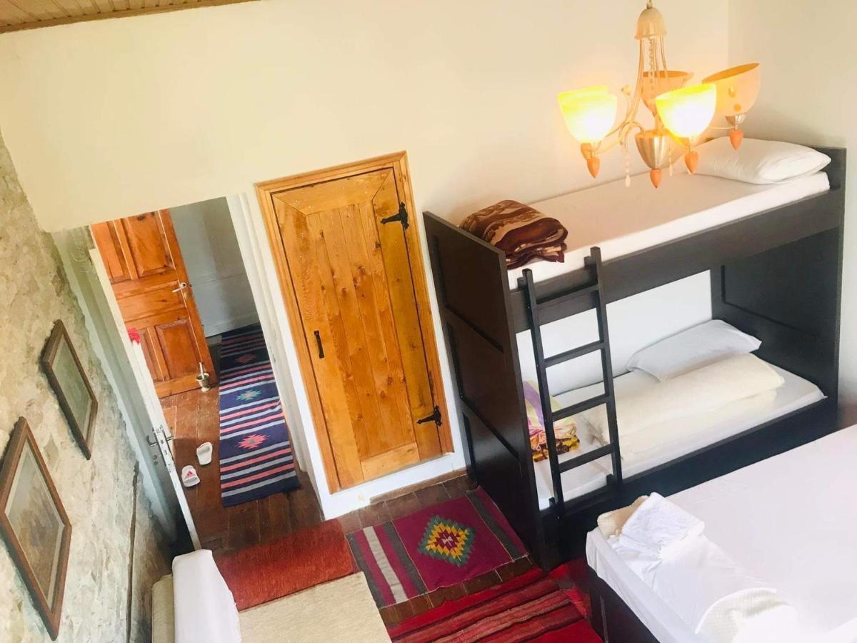 Flora'S Guesthouse 'The Fir Gate' Gjirokastra Kültér fotó