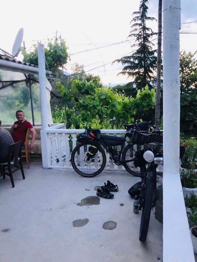Flora'S Guesthouse 'The Fir Gate' Gjirokastra Kültér fotó