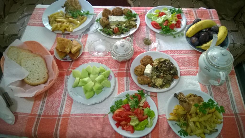 Flora'S Guesthouse 'The Fir Gate' Gjirokastra Kültér fotó
