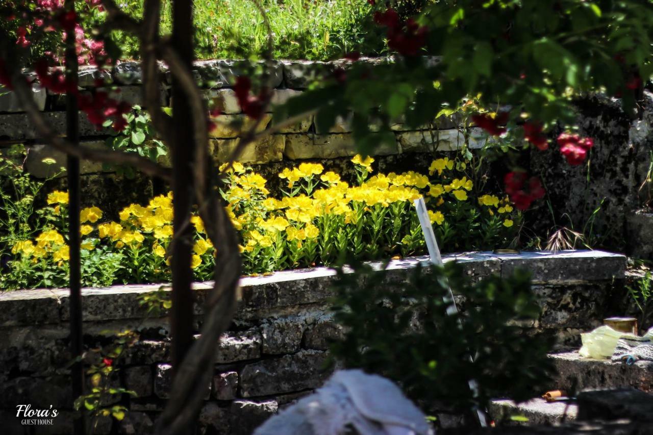 Flora'S Guesthouse 'The Fir Gate' Gjirokastra Kültér fotó