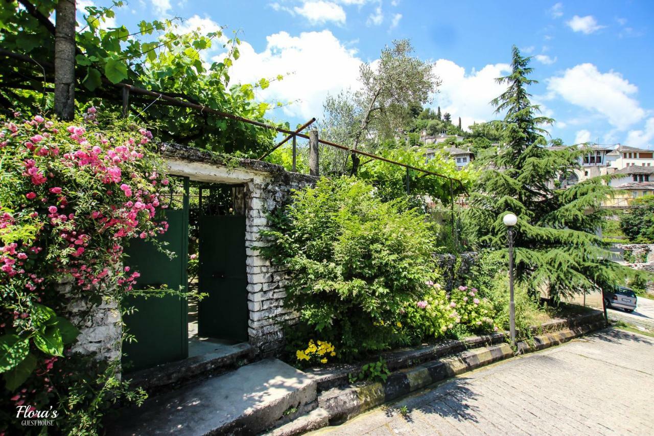 Flora'S Guesthouse 'The Fir Gate' Gjirokastra Kültér fotó