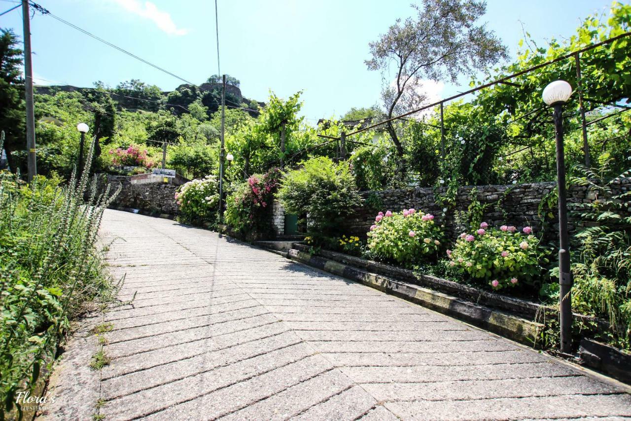 Flora'S Guesthouse 'The Fir Gate' Gjirokastra Kültér fotó